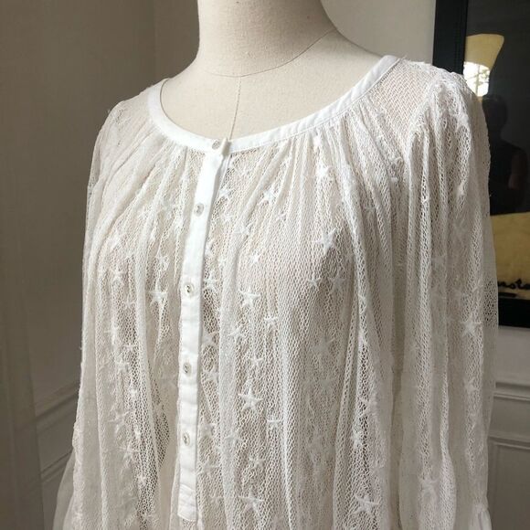 Anthro Akemi + Kin White Star Bell Sleeve Top S - Picture 5 of 11